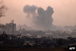 Gumpalan asap membubung di atas Jalur Gaza selama serangan Israel pada 3 November 2023, di tengah pertempuran yang sedang berlangsung antara Israel dan kelompok Palestina Hamas. (Foto: AFP)