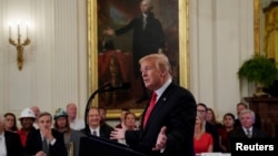 美国总统川普在白宫签署成立美国工人全国委员会的行政令前的仪式上讲话。（2018年7月19日）