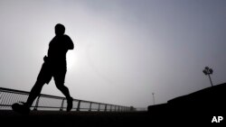  A man runs at Pier A Park in Hoboken, New Jersey, Jan. 15, 2014. (AP Photo)