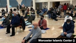 Des musulmans américains à la mosquées pendant le Ramadan, ai 2021.