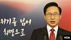 Presiden Korea Selatan Lee Myung-bak menyampaikan pidato Tahun Baru 2012 di Seoul. (Foto: dok).
