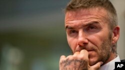 David Beckham dalam acara audiensi publik untuk usulan stadion Major League Soccer dan pengembangan komersialnya, di City Hall di Miami, Florida, 12 Juli 2018. (Foto: AP)