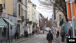 FILE - In the Molenbeek district in Brussels, locals say poverty and unemployment frustrates some young people, a small number of whom have become radicalized by extremists, March 25, 2016. (H.Murdock/VOA)