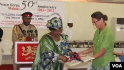 Malawi President Joyce Banda officially launches the global health service partnership at the 50th Anniversary Celebration of the Peace Corps at Kamuzu Palace (VOA / L. Vintulla) 