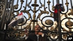 An anti-government protester gestures as he sits outside the Egyptian Parliament in Cairo, Egypt, Feb 9, 2011