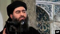 ‘IS(이슬람국가)’의 수괴 아부 바크르 알바그다디로 알려진 인물이 지난 2014년 이라크 제2도시 모술에서 연설하는 모습. (자료사진- 동영상 캡쳐)