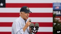 Presiden AS Joe Biden berbicara dalam acara Hari Buruh di Philadelphia, pada 4 September 2023. (Foto: AP/Joe Lamberti)