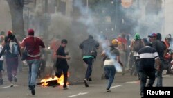 Capriles Supporters Protest in Caracas