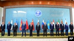 په اسلام اباد کې د اکتوبر په پنځلسمه نیټه پېل شوې د شانګهای د همکارۍ د سازمان په دوه ورځنۍ غونډه کې د چین، روس ، بیلاروس، قزاقستان، قرغزستان، تاجکستان او ازبکستان د وزیراعظمانو په شمول د ایران د اقتصادي چارو او د هند د بهرنیو چارو وزیرانو ګډون کړی ؤ