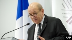Menteri Pertahanan Perancis Jean-Yves Le Drian di Riga, Latvia (Foto: dok).
