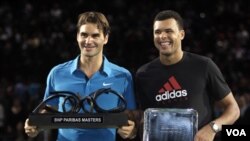 Roger Federer memenangkan turnamen tenis Paris Master 2011 dengan mengalahkan Jo-Wilfried Tsonga (foto:dok).