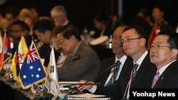 12일 서울에서 열린 '2013 서울안보대화'에서 참석자들이 람베르토 자니에르 OSCE 사무총장의 기조연설을 듣고 있다. 