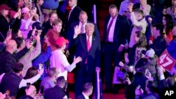 Novoizabrani predsjednik Donald Trump dolazi da govori na skupu uoči 60. predsjedničke inauguracije, u nedjelju, 19. januara 2025., u Washingtonu. (Foto: AP Photo/Alex Brandon)