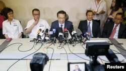 Menteri Transportasi Malaysia, Liow Tiong Lai, memberikan keterangan kepada pers di Kuala Lumpur Malaysia (3/3), soal temuan kepingan pesawat yang diduga MH370 di Mozambik.