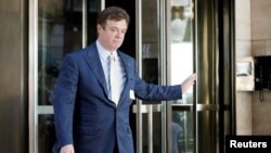 Paul Manafort, conseiller principal du candidat républicain à la Maison Blanche Donald Trump, sort d'une réunion de l'équipe responsable des finances de Trump à l'hôtel Four Seasons à New York, États-Unis, le 9 juin 2016.