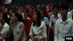 About 100 youth came together for a conference in Phnom Penh to discuss how they might have better access to the political process.
