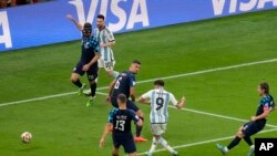 لیونل مسی با این پاس توانست زمینه ساز سومین گول تیم ارجنتاین در برابر کروشیا شود.