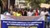  Les enseignants burkinabés manifestent pour demander de meilleures conditions de travail et de vie, à Ouagadougou, le 26 octobre 2017.