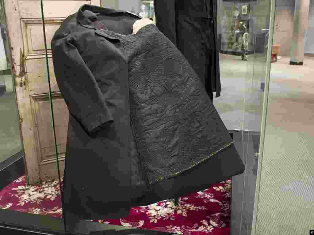 The bloodstained coat President Abraham Lincoln was wearing when he was assassinated at Ford&#39;s Theater in Washington D.C. (Carol M. Highsmith, Library of Congress Collection)