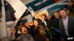 Candidate for the Pe a Corsica nationalist party Gilles Simeoni (C) celebrates with supporters in Bastia, on the French Mediterranean Island of Corsica, Dec. 3, 2017, after the results of the first round of the election were announced. 