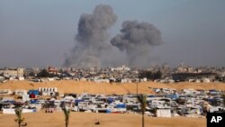 İsrail, Gazze Şeridi'nin güneyindeki Refah şehrinin doğusunu bombalıyor- 6 Mayıs 2024. 