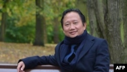 រូបឯកសារ៖ លោក Trinh Xuan Thanh កំពុង​អង្គុយនៅ​លើ​បង់​មួយ​ក្នុង​ទីក្រុង​ប៊ែឡាំង ប្រទេស​អាល្លឺម៉ង់ ទី​ដែល​លោក​កំពុង​ស្វែង​រក​សិទ្ធិ​ជ្រកកោន​។ 