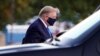Presiden AS Donald Trump tiba di Pusat Medis Militer Nasional Walter Reed dengan helikopter setelah Gedung Putih mengumumkan bahwa dia "akan bekerja dari kantor kepresidenan di Walter Reed. (Foto: AFP)