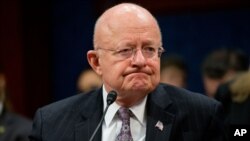 Direktur Intelijen Nasional Amerika, James Clapper saat memberikan keterangan di depan komite intelijen Kongres Amerika (foto: dok).