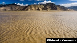 雅鲁藏布江 (维基共享图片)