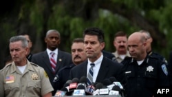 Asisten direktur FBI David Bowdich dalam sebuah konferensi pers di San Bernardino, California, 4 Desember 2015.
