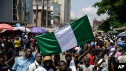 Des manifestations contre la violence policière à Lagos, au Nigeria, le 20 octobre 2020. 