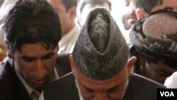 Presiden Afghanistan Hamid Karzai kehilangan penasihat seniornya, kurang dari seminggu setelah adiknya juga tewas dibunuh.