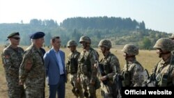 Ministar odbrane Crne Gore Predrag Bošković sa pripadnicima Vojske Crne Gore (rtcg.me)