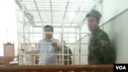 Əvəz Zeynallı dəmir barmaqlıqlar arxasında 