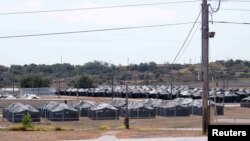 واشنګټن تېره میاشت د ګوانتنامو پوځي اډې ته د کډوالو انتقال پیل کړ