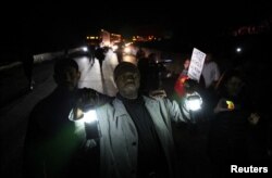 Masyarakat melakukan protes setelah dirilisnya video yang memperlihatkan petugas polisi memukuli Tire Nichols, pemuda kulit hitam yang dianaya oleh petugas polisi Memphis, di pusat kota Memphis, Tennessee, AS, 27 Januari 2023 (Foto: REUTERS/Leah Millis)