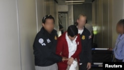 2011-yilda 430 ming odam AQSh Bojxona va chegara xavfsizligi boshqarmasi hamda Immigratsiya va bojxona agentligi tomonidan saqlangan. 