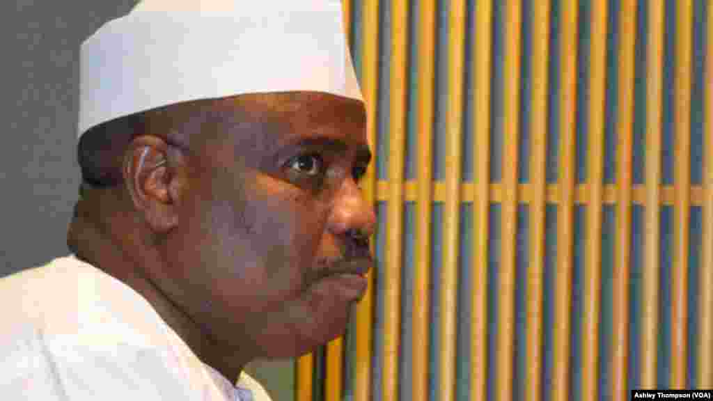 Kakaki Aminu Waziri Tambuwal ya zanta da Muryar Amurka, Disamba 9, 2013.