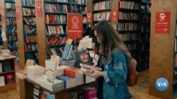 Kitob do’konlarini saqlab qolishga urinayotgan kitobsevarlar