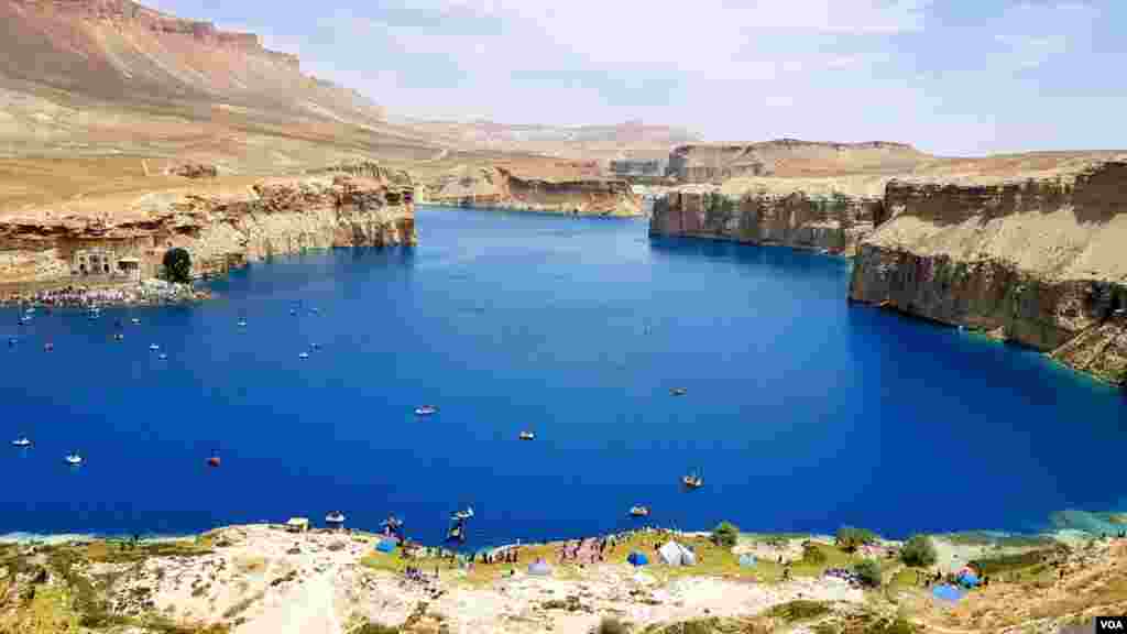 بند امیر نخستین پارک ملی افغانستان است که در ولسوالی یکه ولنگ موقعیت داشته و از شهر بین المللی برخوردار است &nbsp;