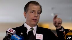 베이징을 방문 중인 미국의 글린 데이비스 대북정책 특별대표가 28일 현지에서 기자회견을 열고, 중국 측과의 회담 결과를 발표하고 있다.