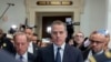 Hunter Biden, putra Presiden AS Joe Biden didampingi oleh pengacaranya meninggalkan rapat dengan komite DPR, di Capitol Hill, Washington DC, 10 Januari 2024. (Foto: Jose Luis Magana/AP Photo)