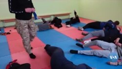 Ukraina maktablarida yangi darslar: Birinchi yordam, dron va qurollar