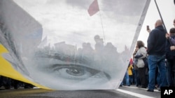 “自由俄罗斯”在莫斯科组织抗议集会要求释放政治犯、乌克兰电影制片人奥莱格·森佐夫。（2018年6月10日）