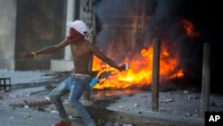 Cientos de miles de haitianos han estado protestando para exigir la renuncia del presidente Jovenel Moise.