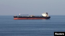 عکس: عبور یک کشتی حامل مواد سوختی در تنگه هرمز( آرشیف صدای امریکا) 