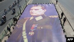 مؤرخین کے مطابق سلطنت عثمانیہ کا انتظامی ڈھانچا اور معیشت سترھویں صدی میں بتدریج کمزور ہونا شروع ہو گئے تھے اور اس کے بعد یہی دو مسائل آنے والے حکمرانوں کے لیے بڑا چیلنج ثابت ہوئے۔