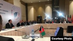 این تصویر را ریاست جمهوری افغانستان از نشست پروسه قلب آسیا در باکو، نشر کرده است.