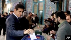 Suasana pemilu parlemen di sebuah TPS di Teheran, Iran, 21 Februari 2020.