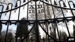 Kapija na ulazu u groblje u Uspavanoj Dolini gdje je sahranjen pisac Vašington Irving